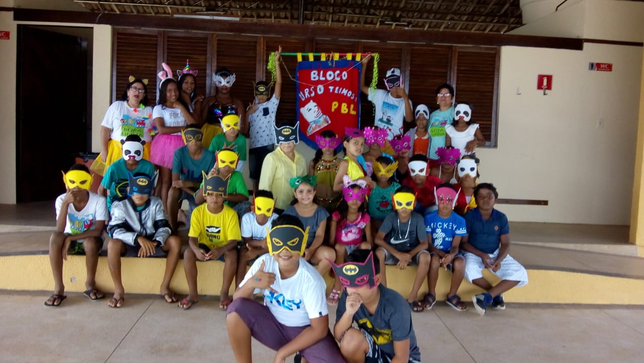 Carnaval com Urso Teimoso no Projeto Beira da Linha