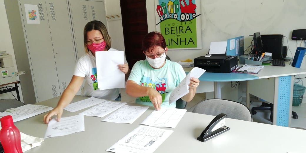 Entrega de Atividades pedagógicas do Projeto Beira Da Linha